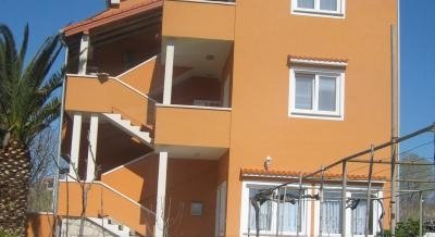 Apartments Laura, private accommodation in city Rab, Croatia